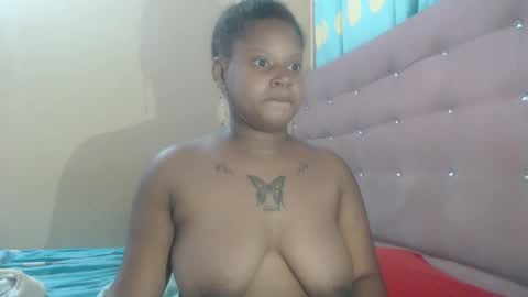 Snapshot of petitechocolatemommy chatting on November 30, 6:23 pm petitechocolatemommy online show from November 30, 6:23 pm