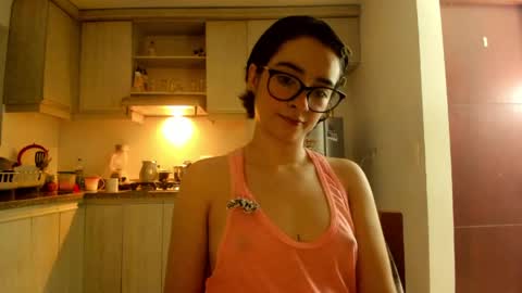 Lunna online show from April 10, 1:55 am