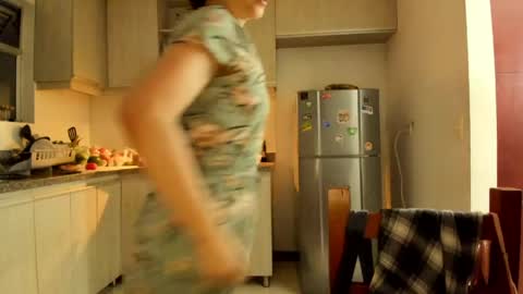 Lunna online show from April 18, 2:15 am