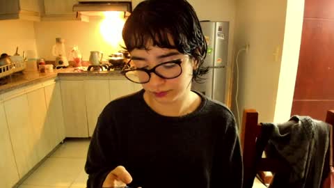Snapshot of petitee_lunna chatting on May 2, 1:21 am Lunna online show from May 2, 1:21 am