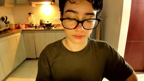 Snapshot of petitee_lunna chatting on June 8, 1:28 am Lunna online show from June 8, 1:28 am