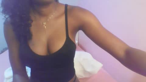 Snapshot of petiteediva chatting on June 6, 2:27 am diva online show from June 6, 2:27 am