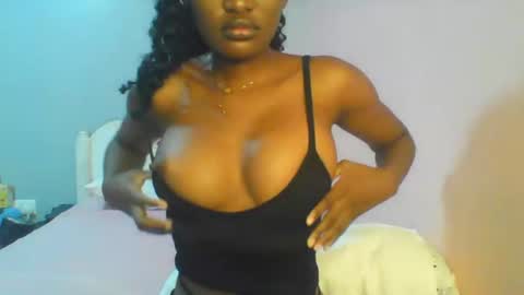 Snapshot of petiteediva chatting on June 17, 2:36 am diva online show from June 17, 2:36 am