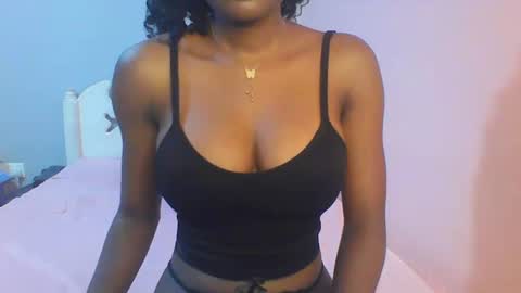 Snapshot of petiteediva chatting on June 19, 2:49 am diva online show from June 19, 2:49 am
