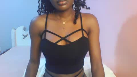 Snapshot of petiteediva chatting on June 25, 3:28 am diva online show from June 25, 3:28 am