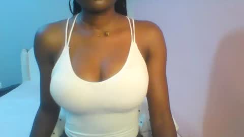 Snapshot of petiteediva chatting on July 17, 2:51 am diva online show from July 17, 2:51 am