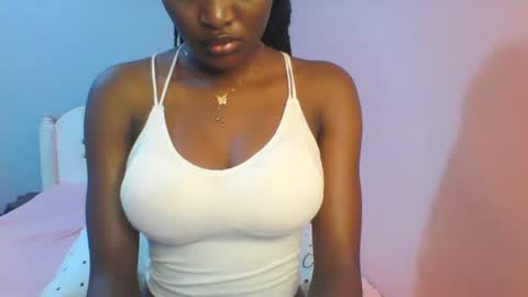 Snapshot of petiteediva chatting on July 19, 2:37 am diva online show from July 19, 2:37 am
