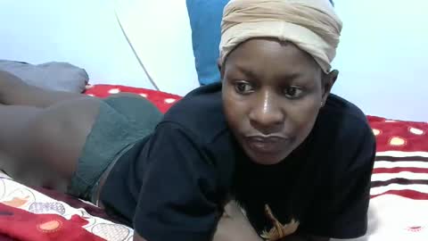 petitegirly12 online show from February 19, 2:33 am