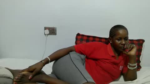 petitegirly12 online show from March 11, 5:02 pm