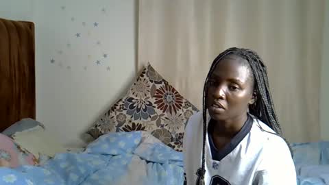 Snapshot of petitekittyy chatting on February 4, 3:01 am Kitty online show from February 4, 3:01 am