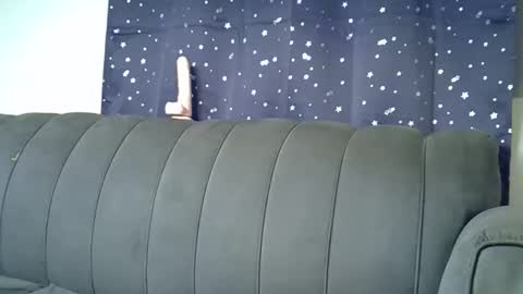 Snapshot of petitekittyy chatting on February 17, 3:25 am Kitty online show from February 17, 3:25 am