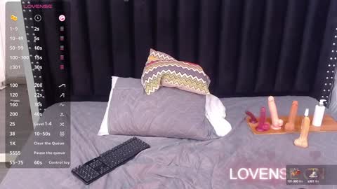 Snapshot of petitelittleebony chatting on December 28, 2:33 am little sharon online show from December 28, 2:33 am