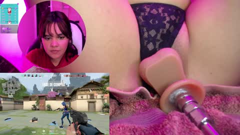 Snapshot of petitesally_ chatting on December 13, 8:26 pm Sally online show from December 13, 8:26 pm