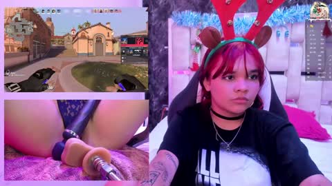 Snapshot of petitesally_ chatting on December 22, 12:39 am Sally online show from December 22, 12:39 am