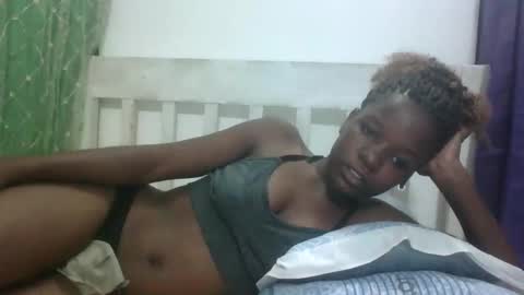 petitesweetchiq online show from October 18, 9:37 pm