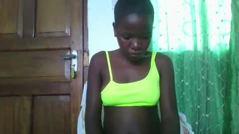 petitesweetchiq online show from December 17, 5:13 am