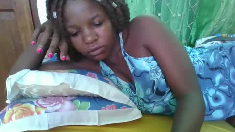 petitesweetchiq online show from February 23, 8:22 am