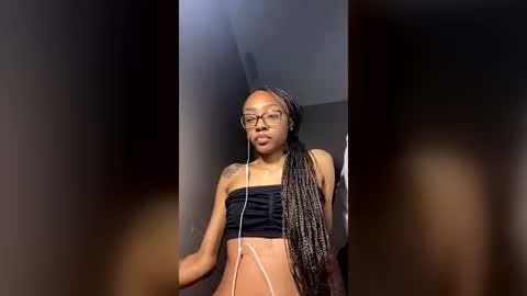 petitetingz online show from July 2, 7:25 am