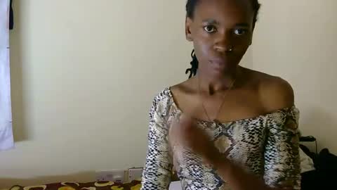 Snapshot of petitevixenn chatting on August 4, 3:03 pm petitevixenn online show from August 4, 3:03 pm