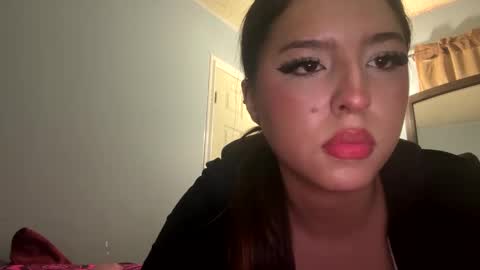 Snapshot of petitewetpussyy chatting on December 12, 3:32 am Petitewetpussy online show from December 12, 3:32 am