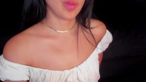 Snapshot of petitgirl_ chatting on December 22, 6:15 pm J A S S online show from December 22, 6:15 pm