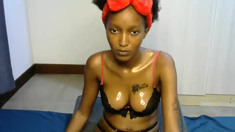 petitpearl online show from March 5, 7:06 pm