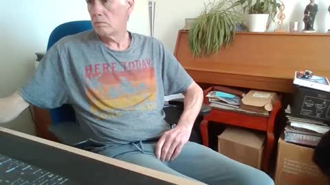 petitwilly online show from April 30, 9:04 am