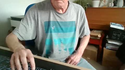 petitwilly online show from May 5, 3:42 pm