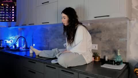 Emma online show from December 30, 8:15 pm