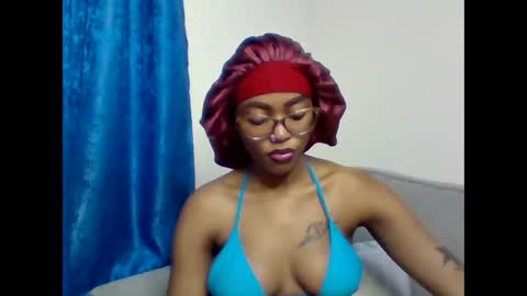 Snapshot of pettite_babe chatting on February 4, 2:50 am Arielle online show from February 4, 2:50 am