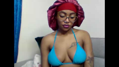 Snapshot of pettite_babe chatting on February 4, 5:08 pm Arielle online show from February 4, 5:08 pm