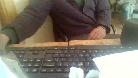 Snapshot of peyo873996 chatting on May 4, 9:38 am peyo873996 online show from May 4, 9:38 am