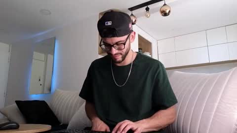 phantom_bigger1 online show from November 27, 2:30 pm