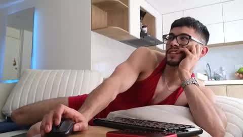 phantom_bigger1 online show from December 16, 3:17 pm