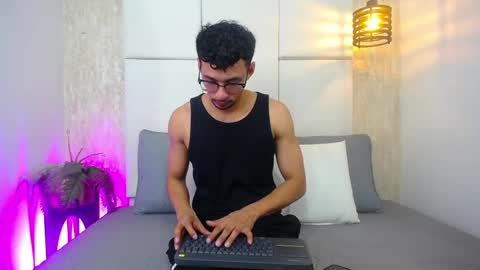 Snapshot of philip_collins chatting on May 30, 1:25 am Milo online show from May 30, 1:25 am