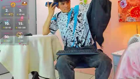 Snapshot of philippsx chatting on February 18, 11:44 pm PHILLIP online show from February 18, 11:44 pm