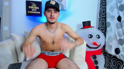 Snapshot of philiprich chatting on December 11, 1:47 am philiprich online show from December 11, 1:47 am