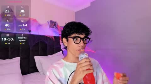 Snapshot of phillicious_ chatting on October 12, 8:52 pm Phillip online show from October 12, 8:52 pm