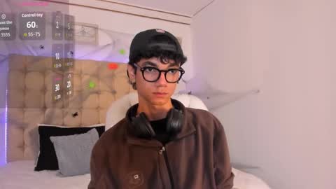 Snapshot of phillicious_ chatting on October 15, 12:00 am Phillip online show from October 15, 12:00 am