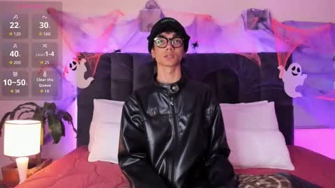 Snapshot of phillicious_ chatting on October 17, 12:14 am Phillip online show from October 17, 12:14 am