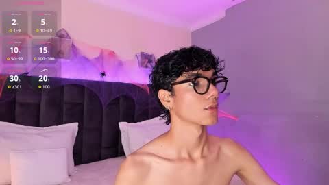 Snapshot of phillicious_ chatting on October 20, 9:15 pm Phillip online show from October 20, 9:15 pm