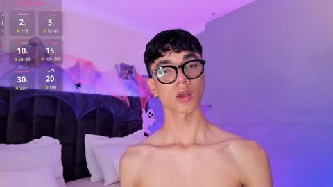 Snapshot of phillicious_ chatting on October 22, 9:36 pm Phillip online show from October 22, 9:36 pm