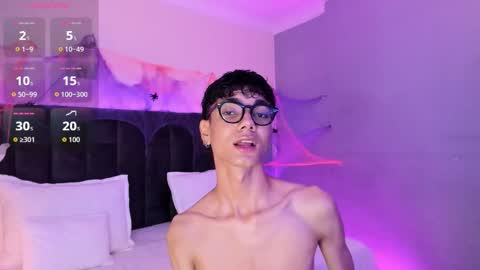 Snapshot of phillicious_ chatting on October 30, 11:49 pm Phillip online show from October 30, 11:49 pm