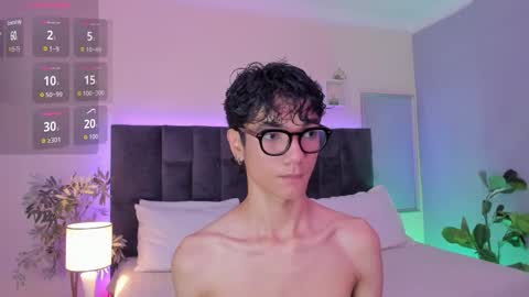 Snapshot of phillicious_ chatting on December 14, 12:16 am Phillip online show from December 14, 12:16 am