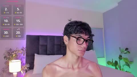 Snapshot of phillicious_ chatting on December 16, 12:04 am Phillip online show from December 16, 12:04 am