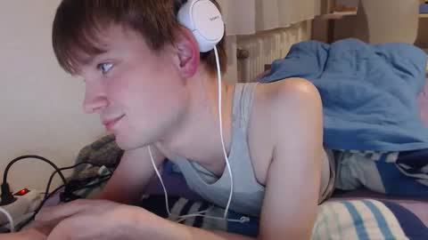 Snapshot of phillip25y chatting on March 27, 3:23 pm phillip25y online show from March 27, 3:23 pm