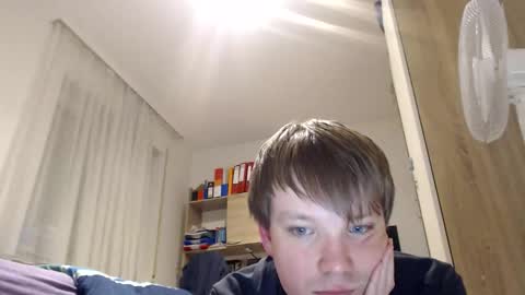 Snapshot of phillip25y chatting on April 1, 9:23 pm phillip25y online show from April 1, 9:23 pm