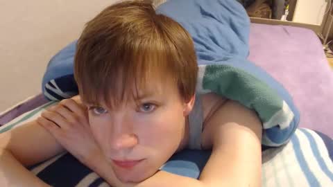 Snapshot of phillip25y chatting on April 6, 11:44 am phillip25y online show from April 6, 11:44 am