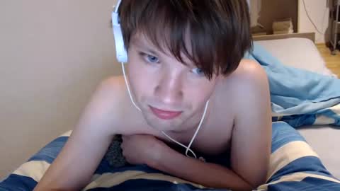 Snapshot of phillip25y chatting on June 10, 9:14 pm phillip25y online show from June 10, 9:14 pm