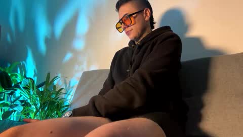 PHILLIP online show from April 14, 12:22 pm